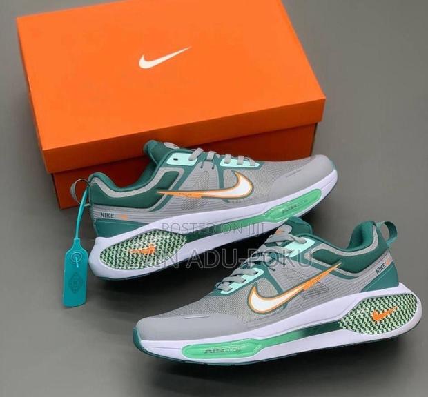 Nike Zoom Max Sneaker In Different Colors , Swipe >>>> · Photo 1