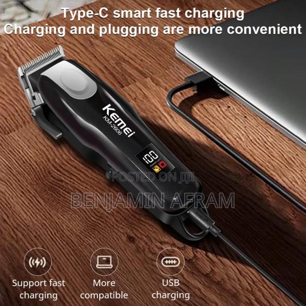 Usb Rechargeable Barbering Trimmer LCD Barbers Clippers Km-2606 · Photo 1