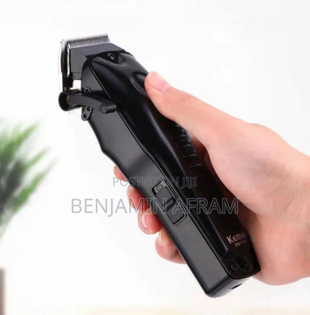 Convenient Barbering Machine. Km-1136 · Photo 2