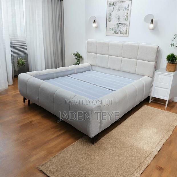 White Foamy Fabric Queen Size Bed · Photo 2