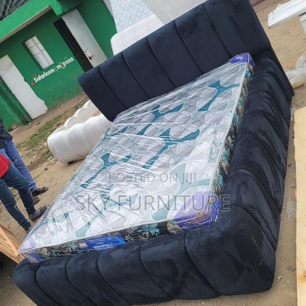 Arionix Queen-size Bed Frame · Photo 1