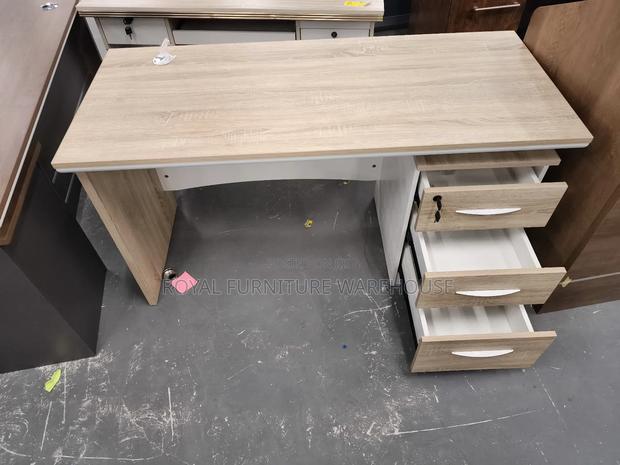 3 Lockers Is Office Desk · Photo 3