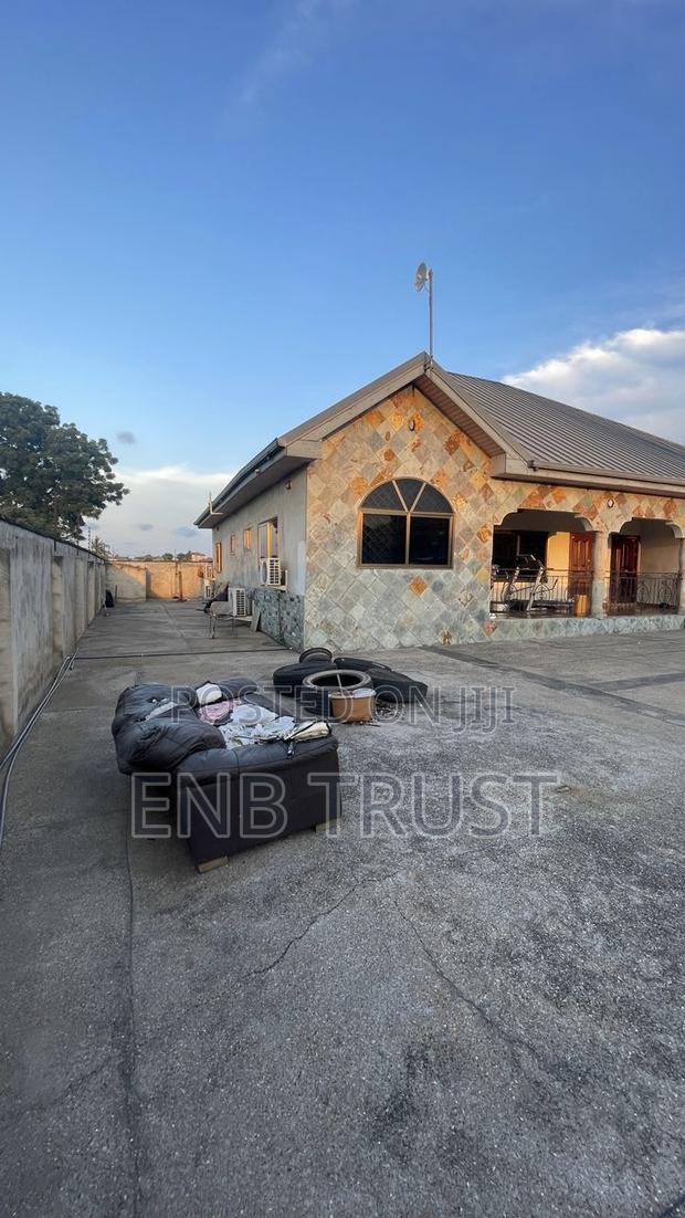 5bdrm House in Ablekuma Nsakina, Manhean for rent · Photo 2