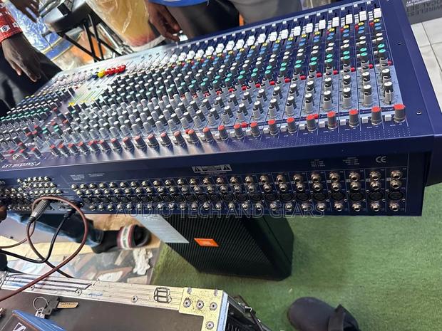 Soundcraft Lx9 24 Channel Mixer · Photo 2