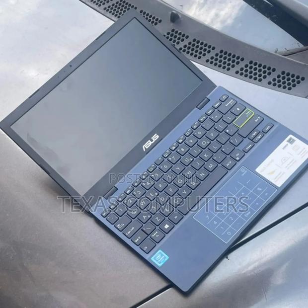 Laptop Asus A42DE 4GB Intel Core I5 SSD 128GB · Photo 1
