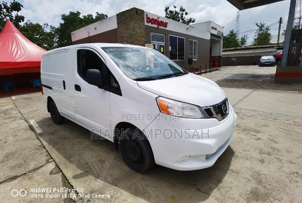 Nissan NV200 2015 White · Photo 2
