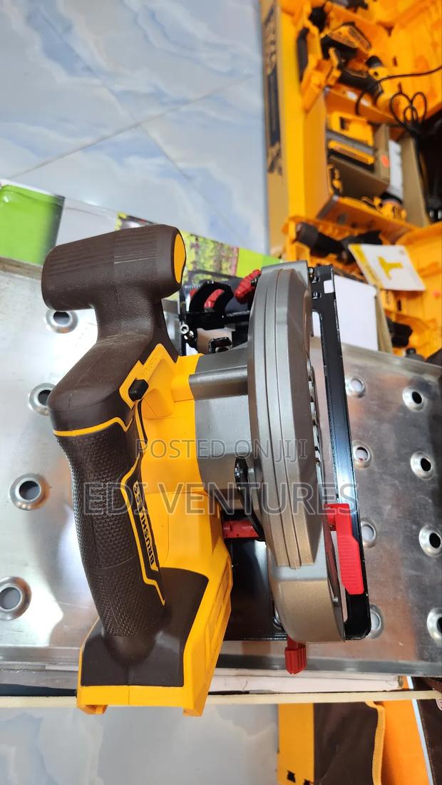 Ingco Cordless Circular Saw 71⁄4 Inch · Photo 3