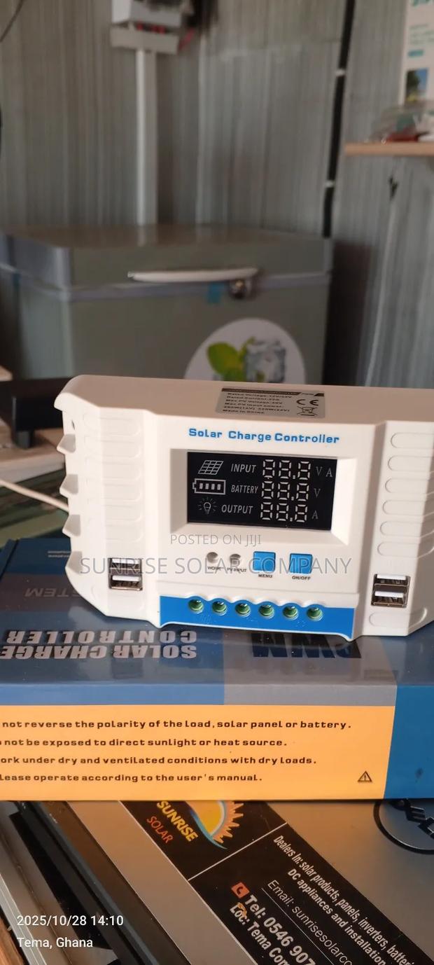 Solar Charge Controller · Photo 1