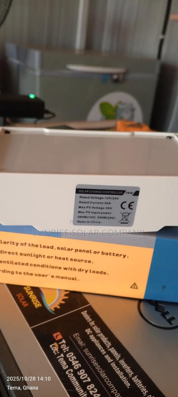 Solar Charge Controller · Photo 2