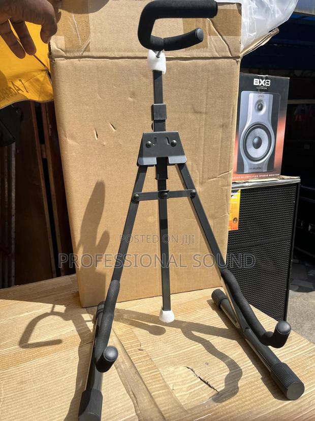 Guitar Stand · Photo 1