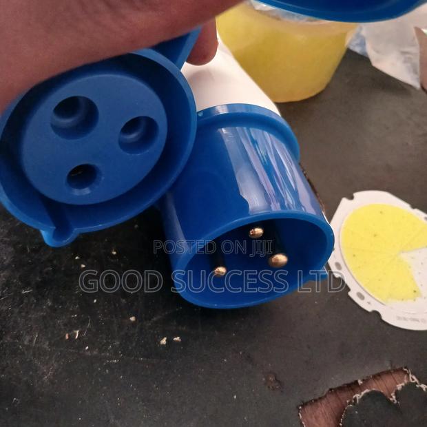 Industrial Socket · Photo 2