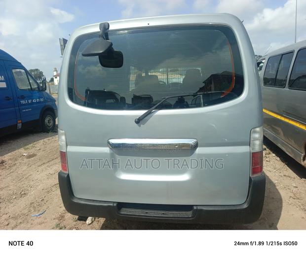 Nissan Caravan (Urvan) 2010 Grey · Photo 4