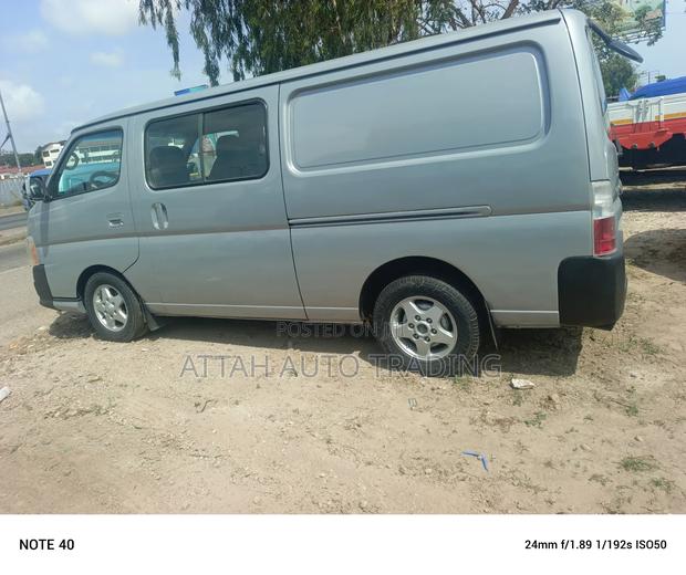 Nissan Caravan (Urvan) 2010 Grey · Photo 2
