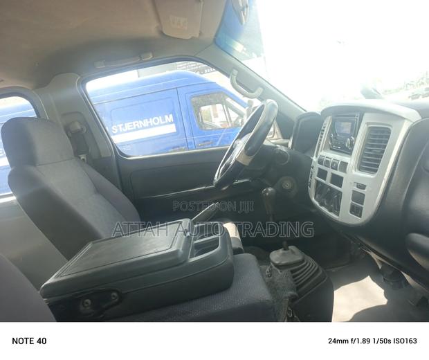 Nissan Caravan (Urvan) 2010 Grey · Photo 6