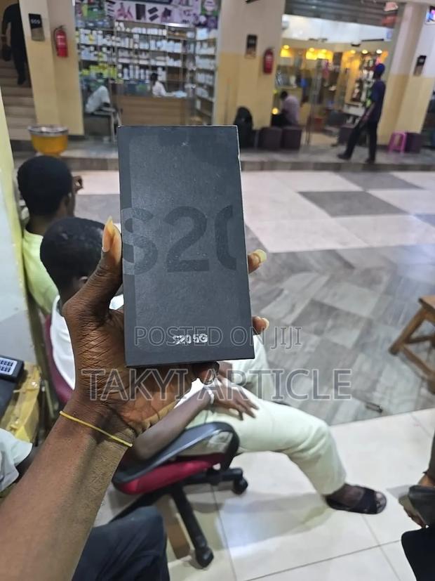 New Samsung Galaxy S20 128 GB Black · Photo 2