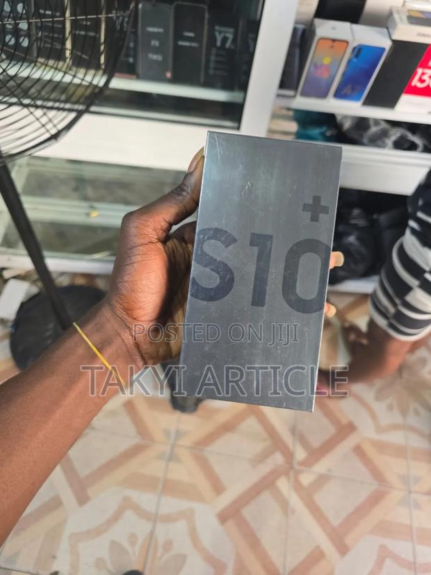 New Samsung Galaxy S10 Plus 128 GB Black · Photo 2