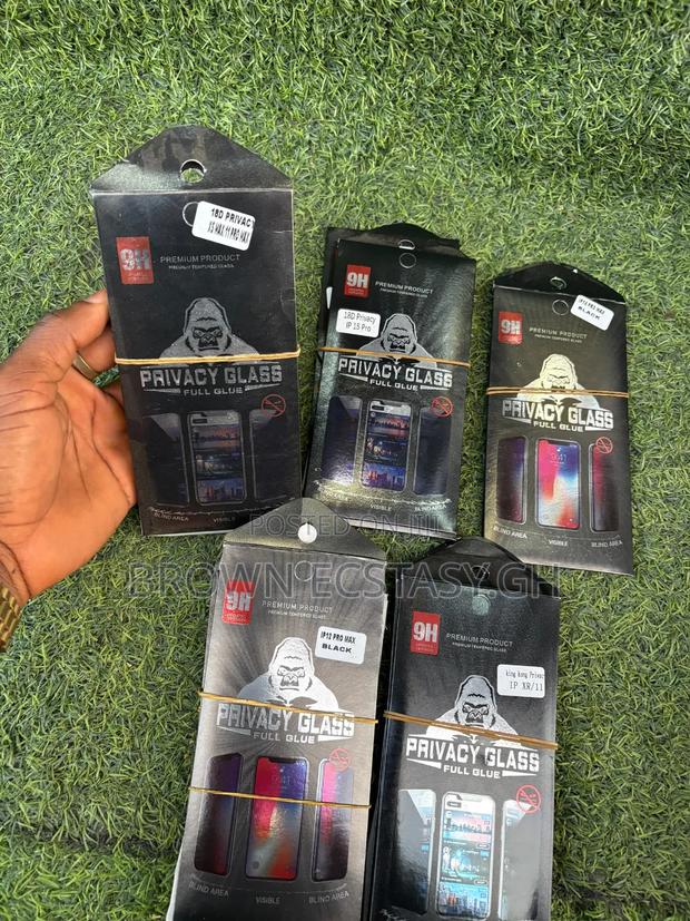 Privacy Screen Protector for All iPhones · Photo 3
