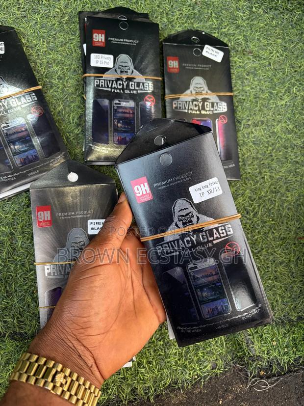 Privacy Screen Protector for All iPhones · Photo 2