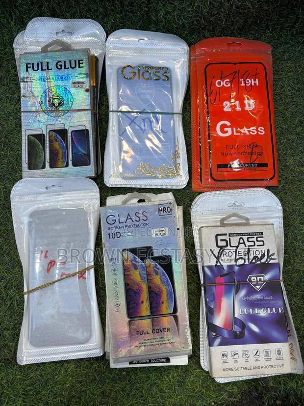 Clear Screen Protectors for All iPhones · Photo 1