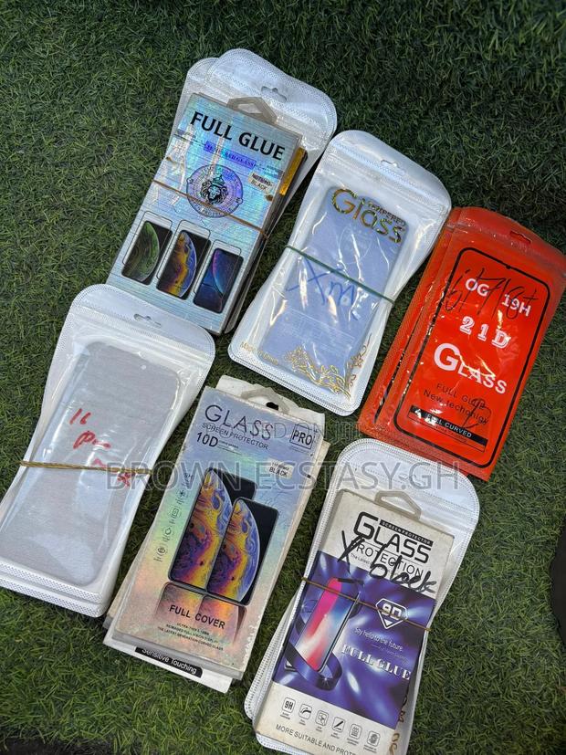 Clear Screen Protectors for All iPhones · Photo 3