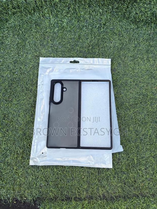 Z Fold 7 Transparent Frosted Shield Case · Photo 6