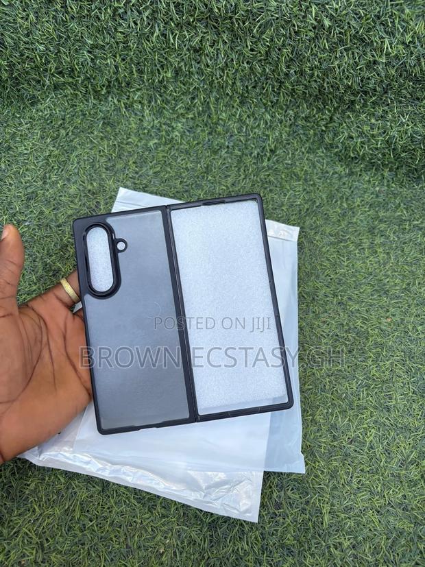 Z Fold 7 Transparent Frosted Shield Case · Photo 2