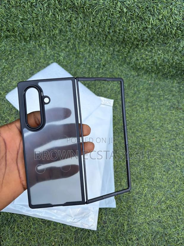 Z Fold 7 Transparent Frosted Shield Case · Photo 4