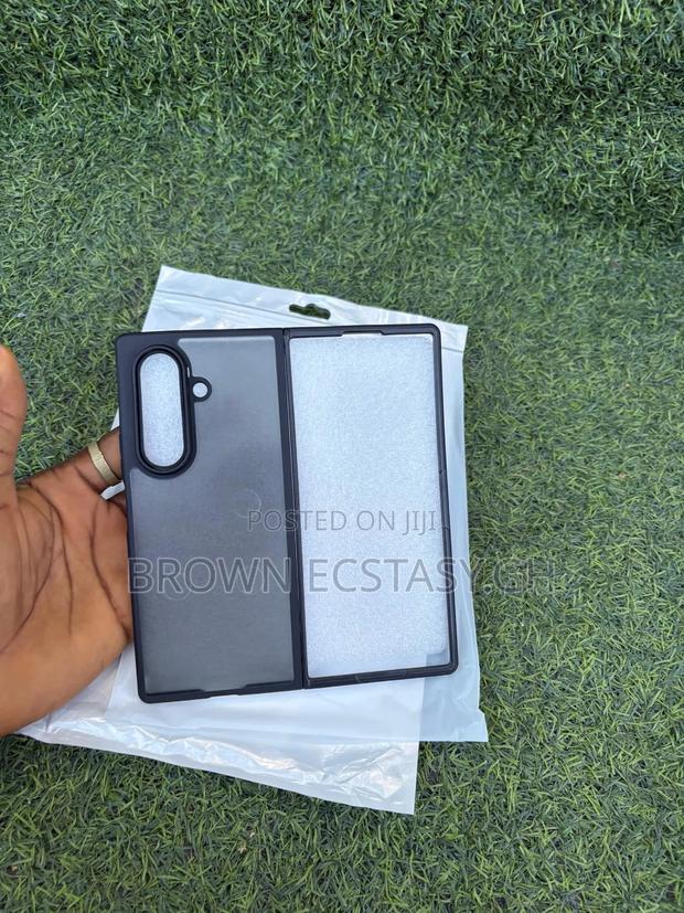 Z Fold 7 Transparent Frosted Shield Case · Photo 5