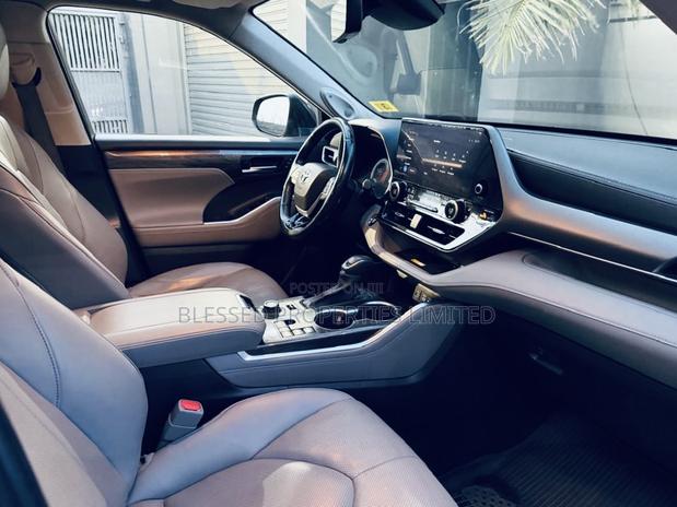 Toyota Highlander XLE AWD 2023 Gray · Photo 5