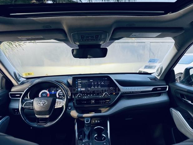 Toyota Highlander XLE AWD 2023 Gray · Photo 6