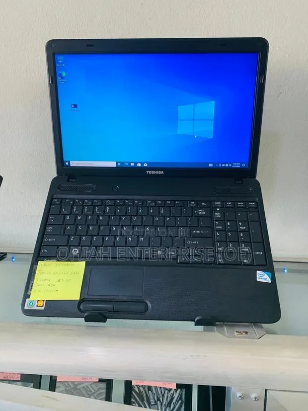 Laptop Toshiba Satellite C655 3GB Intel Celeron HDD 160GB · Photo 1