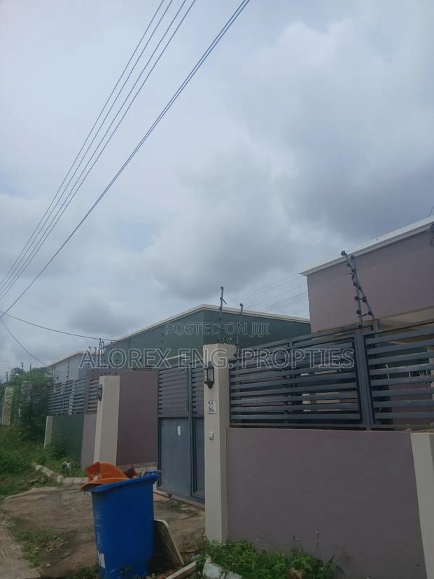 3bdrm House in Self Compound, Abokobi for rent · Photo 6
