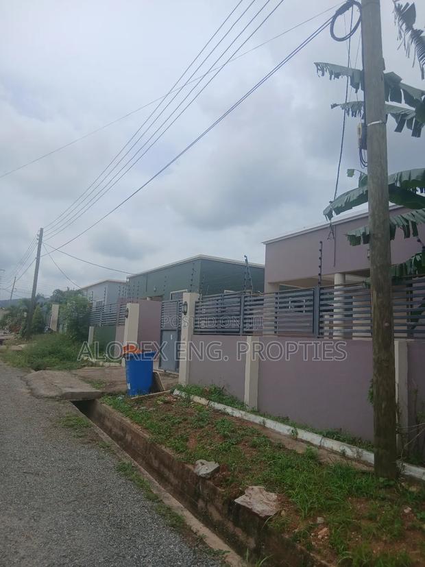 3bdrm House in Self Compound, Abokobi for rent · Photo 7