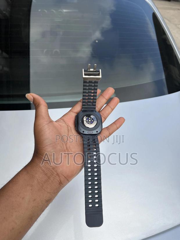Samsung Galaxy Ultra Watch · Photo 4