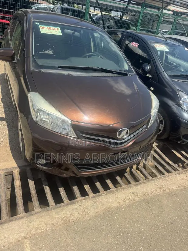 Toyota Vitz 1.3 FWD 5dr 2014 Brown