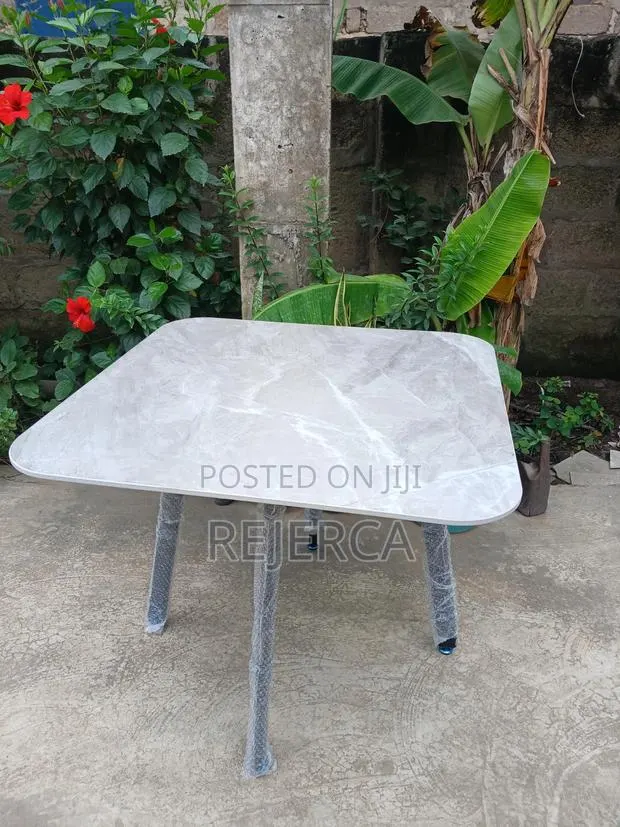 Marble Dinning Table · Photo 1