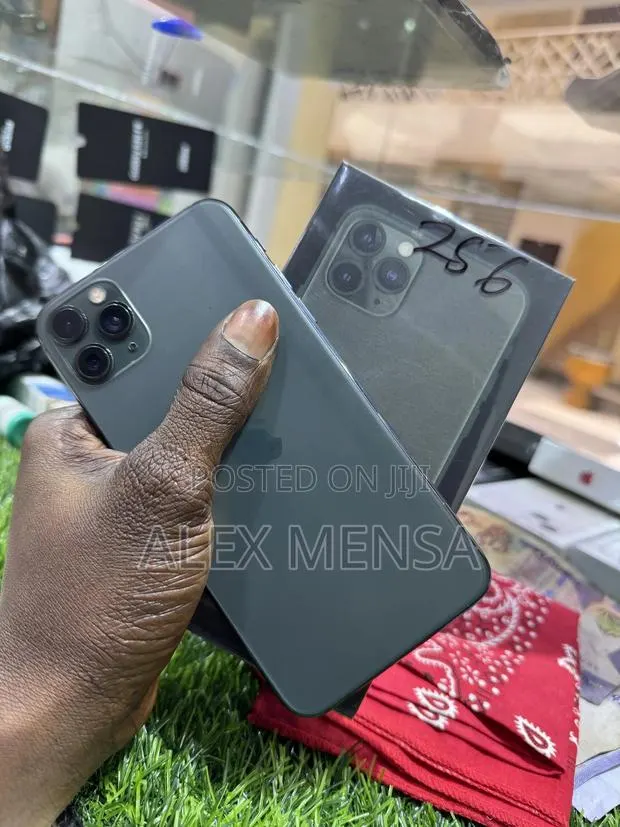 Apple iPhone 11 Pro 256 GB Gray · Photo 1