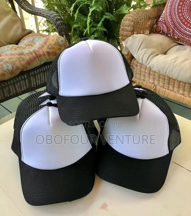 Black and White Tracker Cap . · Photo 1