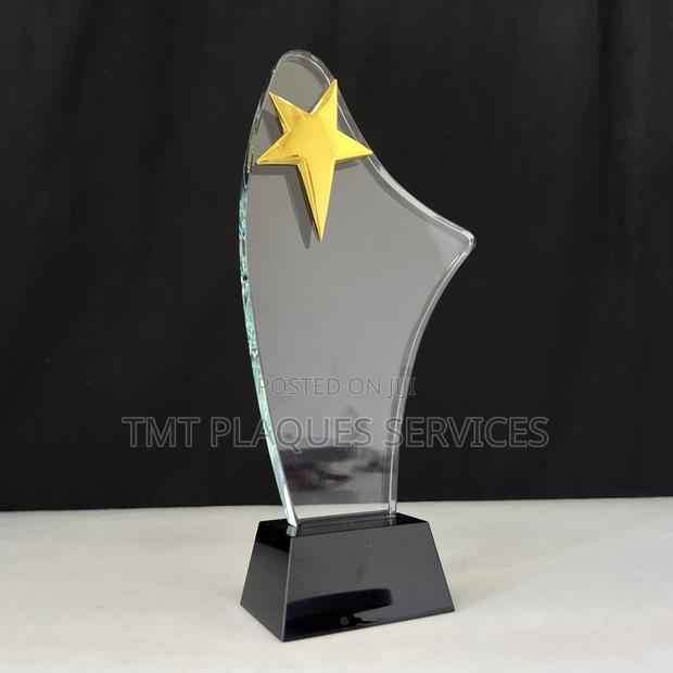 New Arrival Crystal Plaque · Photo 1