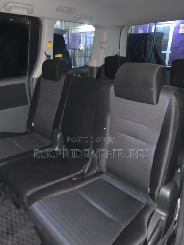 Toyota Voxy 2012 Black · Photo 3
