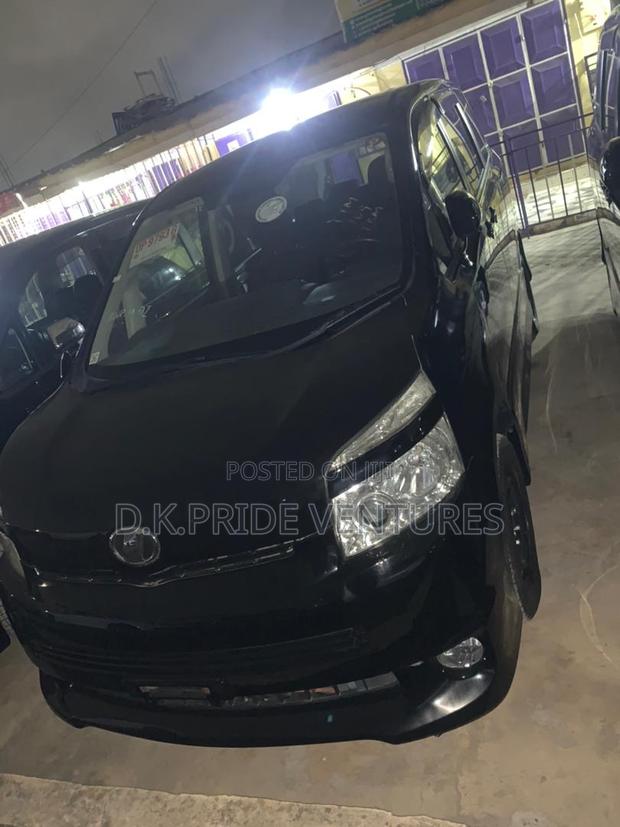 Toyota Voxy 2012 Black · Photo 2