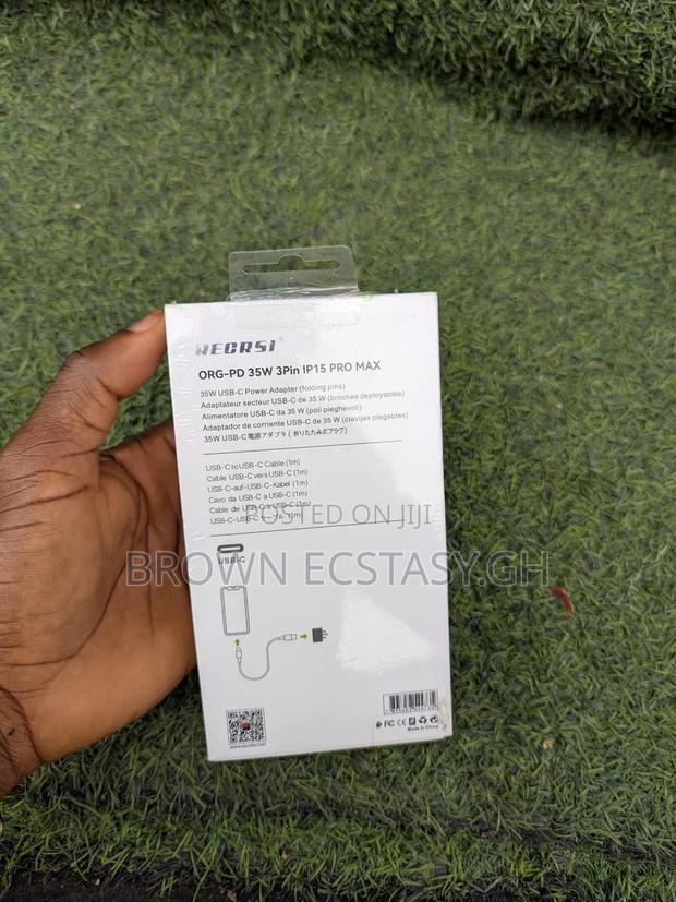 Recrsi C to C 35watts Fast Charger for iPhones · Photo 2
