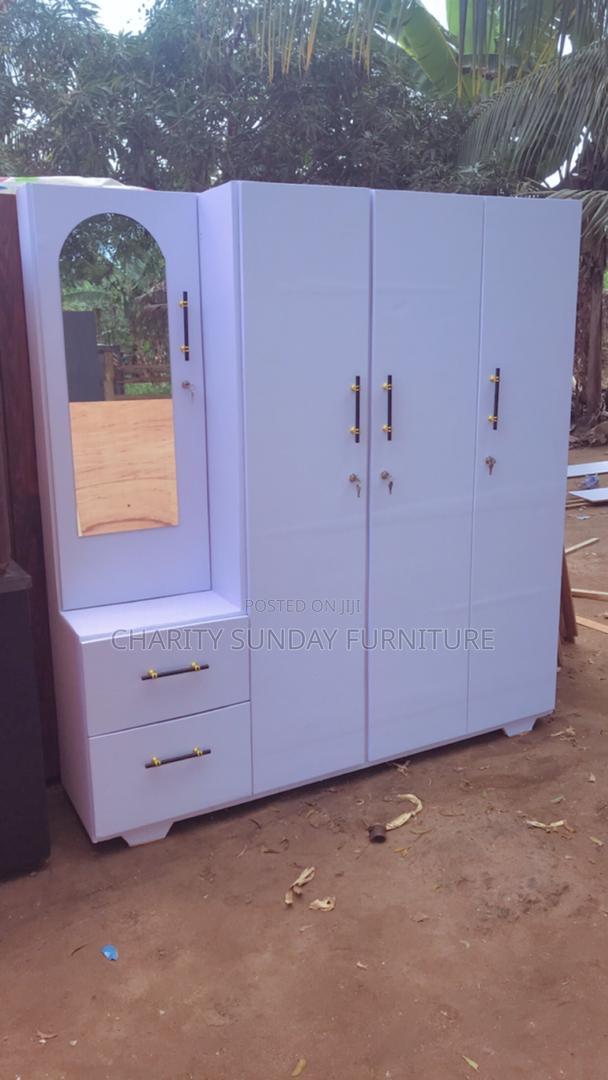 Three Doors With Dresser · Photo 1