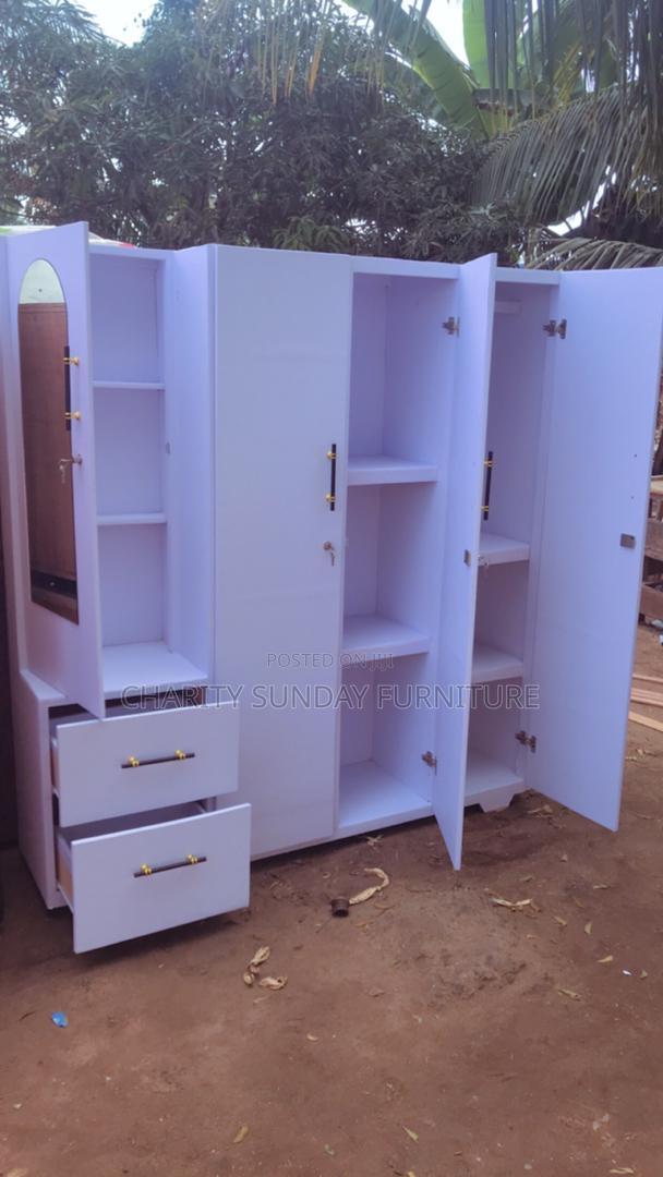 Three Doors With Dresser · Photo 2