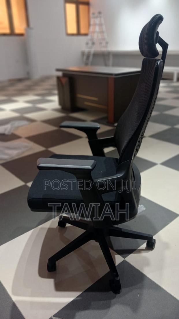 Plastic Office Chairs · Photo 2