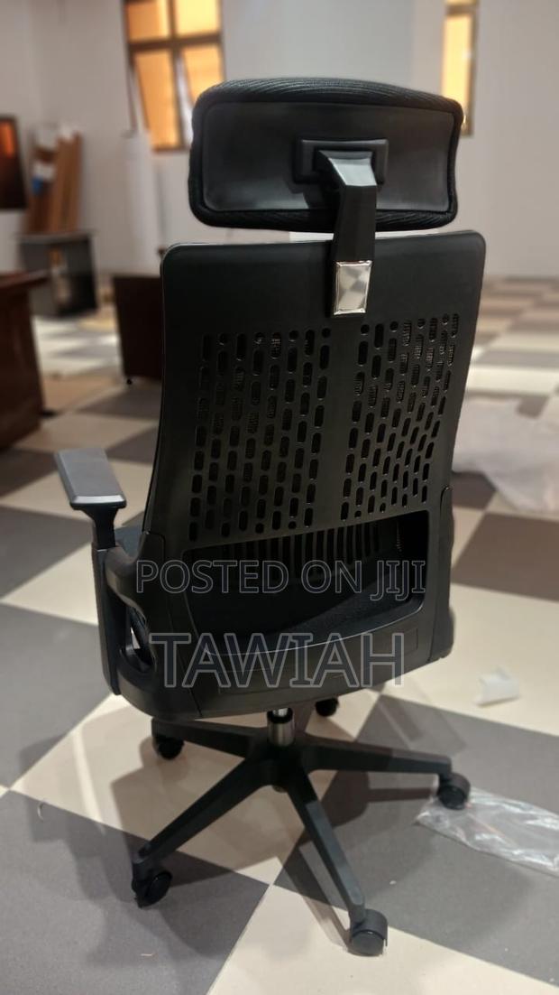 Plastic Office Chairs · Photo 3