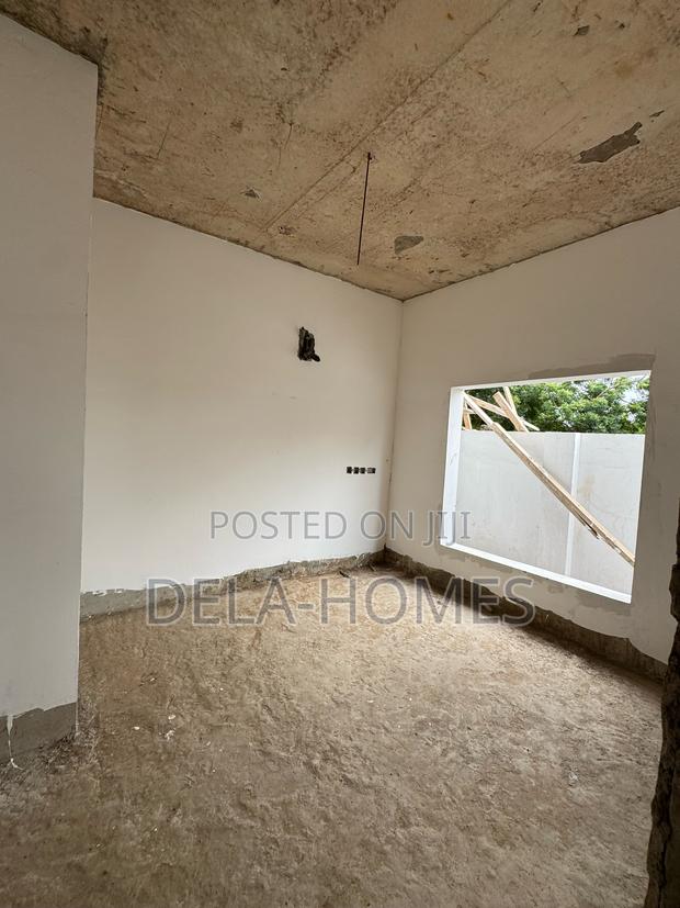 5bedroom Terraced Duplex for Sale at Oyarifa. · Photo 5