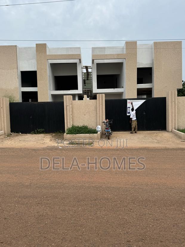 5bedroom Terraced Duplex for Sale at Oyarifa. · Photo 1