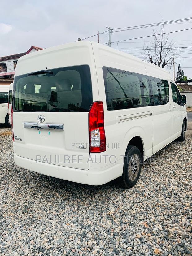 New Toyota HiAce 2025 White · Photo 5