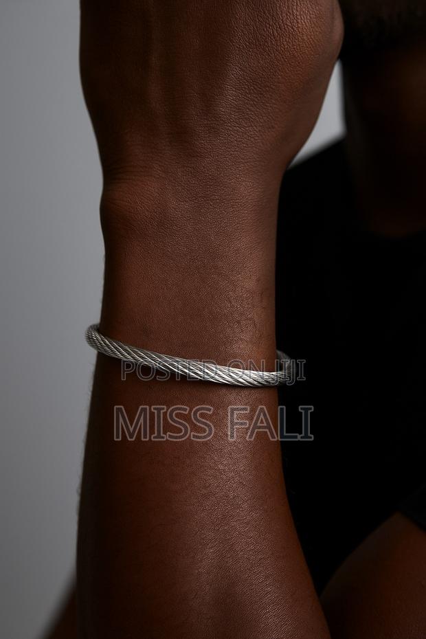 Twist Wire Bangle. Gold and Silver · Photo 1